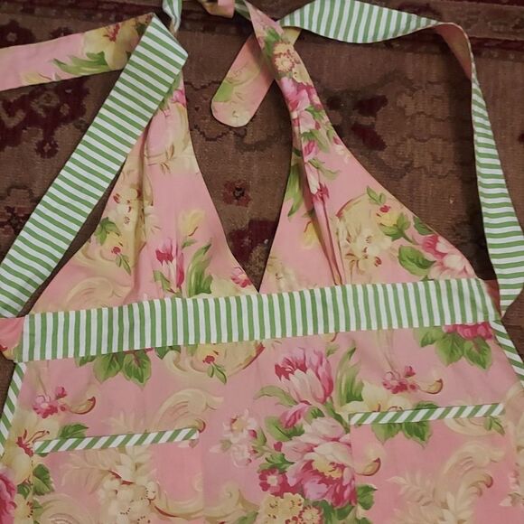 Halter apron with pockets pink & green cabbage rose PLUS FREE cookbook - Picture 2 of 4